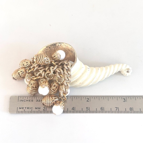 Vintage Signed Avon Cream Enamel Gold Tone Articulated  CORNUCOPIA Brooch - Picture 12 of 12
